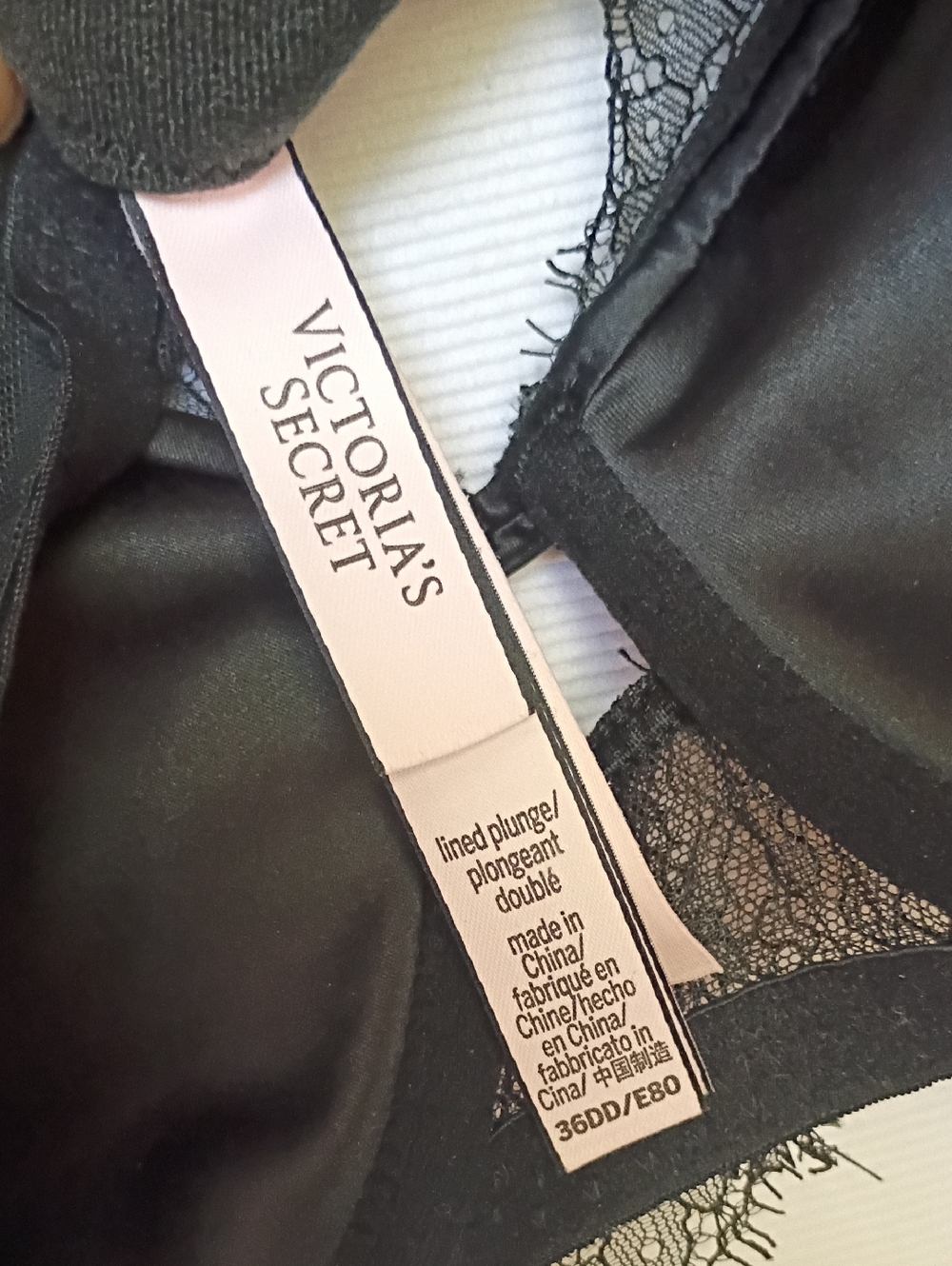 Victoria's Secret Lined Plunge 36 DD Bra - Picture 3 of 6